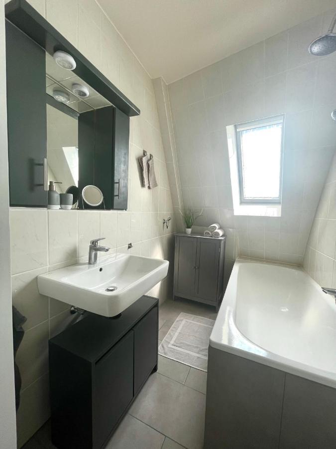 City Apartment, Ferienwohnung 3 Zkdb, Balkon, Dachgeschoss, Naehe Duesseldorf Krefeld Eksteriør bilde